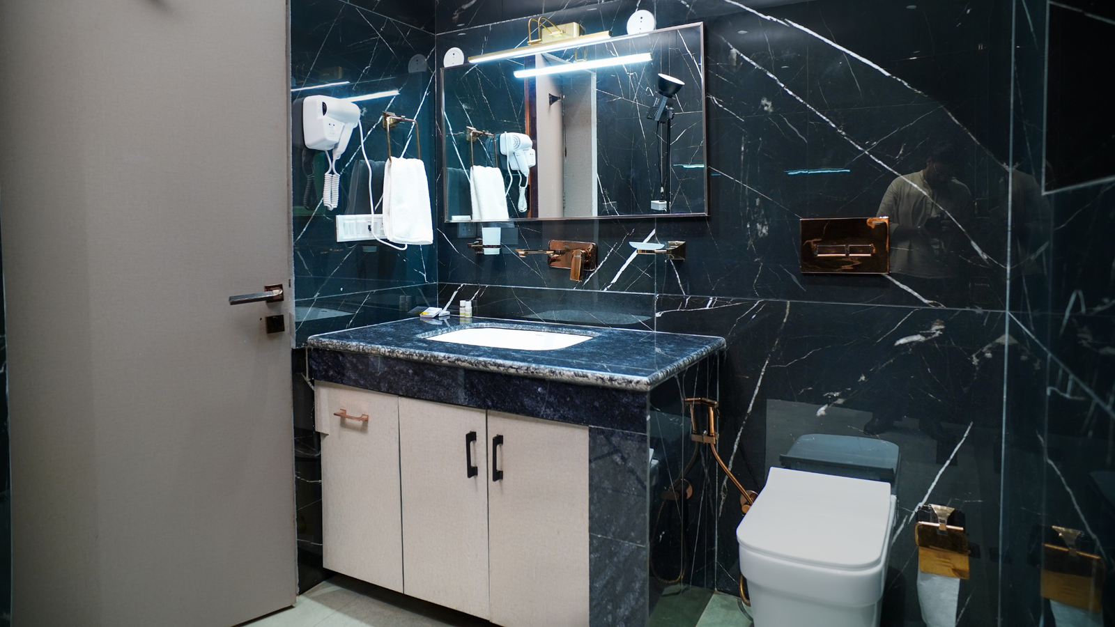 Mountain Trail Cottage — Bathroom — The Sirmour Retreat Nahan